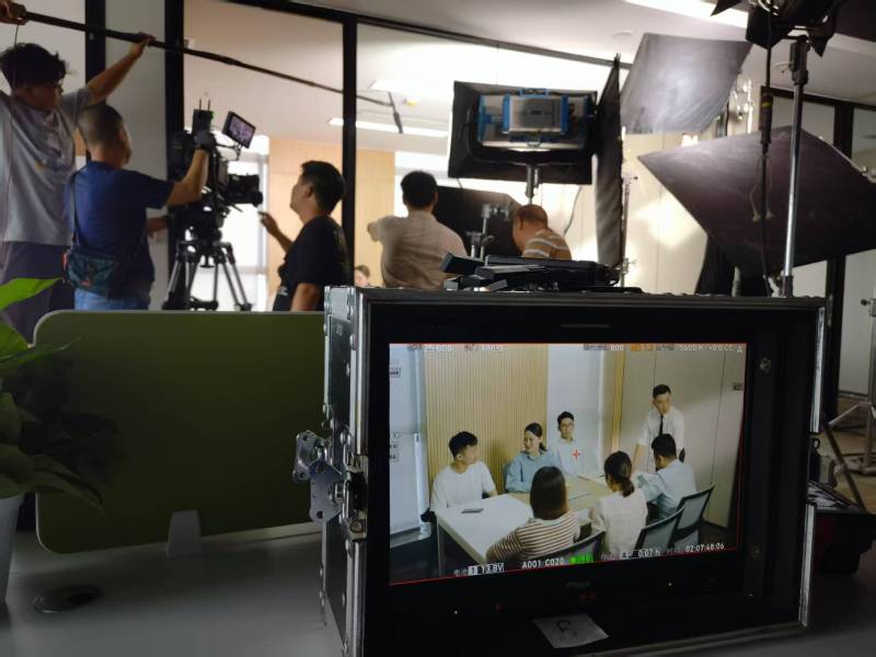 裕民县TVC拍摄公司：科技产品视觉化大师，诠释未来感与功能美学